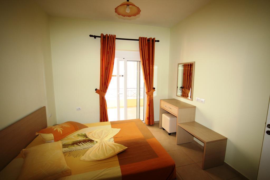 Apartament Galaxy Sarandë Esterno foto